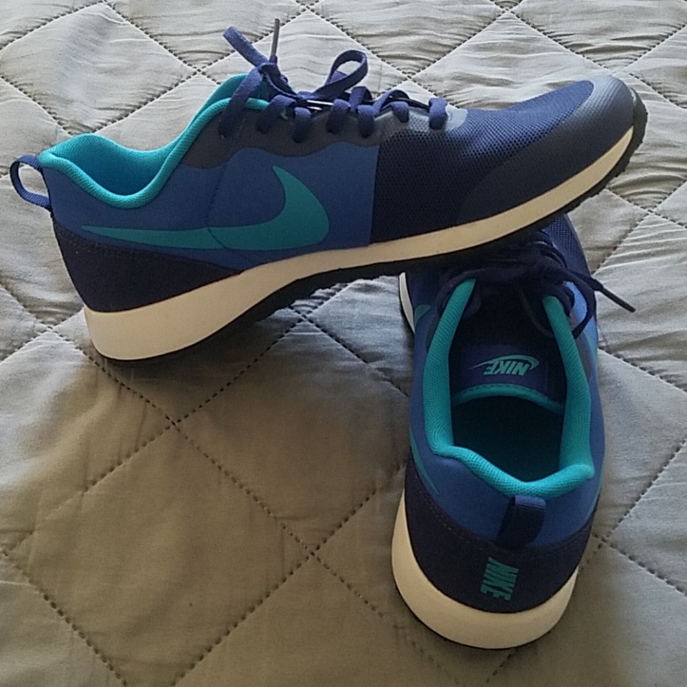 Nike Men's Shoes - Picture 3 of 4